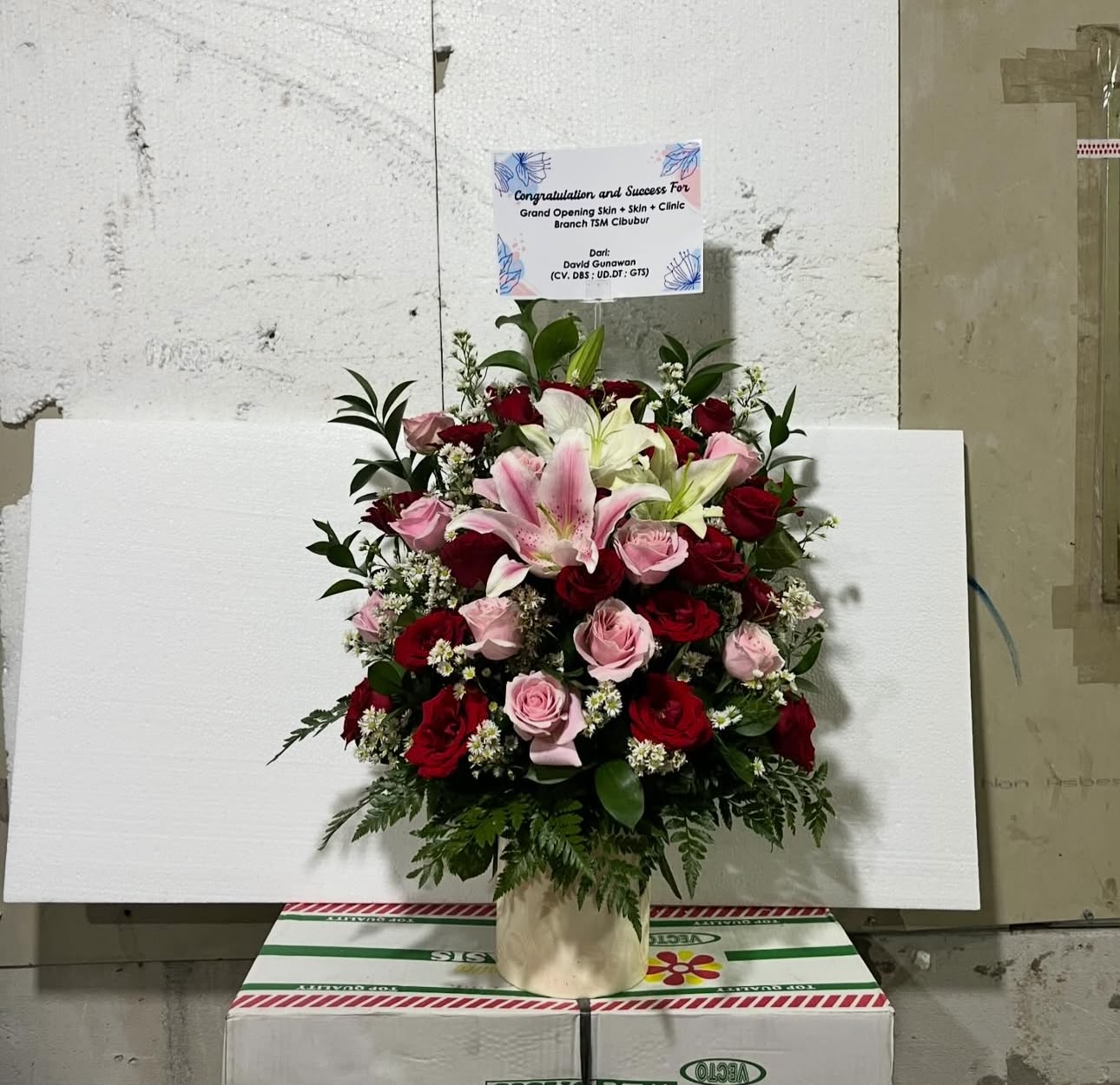 Bunga Vase Mawar Merah Pink Lily Mewah